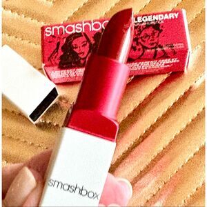 SMASHBOX - NWT Be Legendary Prime & Plush Lipstick in "Be Seen" (deep cool red)